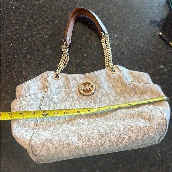 Michael Kors Monogram Beige Shoulder Bag - Picture 6 of 7